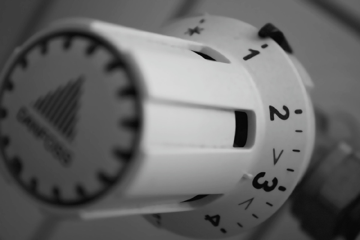 Le famiglie risparmiano davvero sul riscaldamento? I trucchi pratici per una casa calda tutto l’inverno