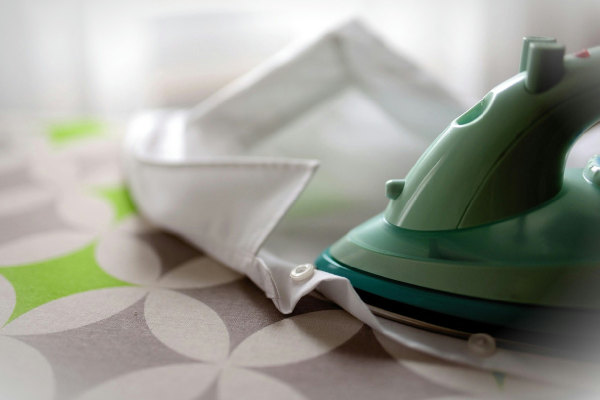 Metti le perline nel ferro da stiro? Attento: rischi seri per abiti e apparecchi, il motivo